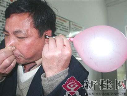Infla globos con la oreja