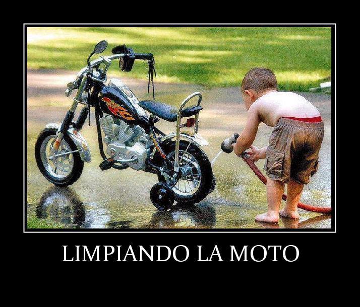 Limpiando la moto