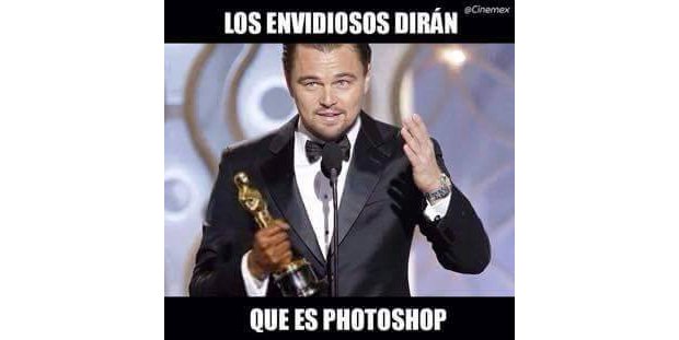 Leonardo DiCaprio recogiendo el Oscar