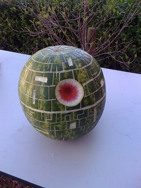 Star Wars-Estrella de la muerte hecha con sandia