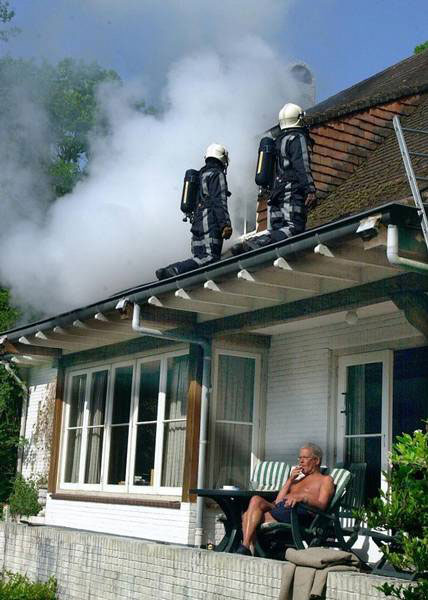 Dejando trabajar a los bomberos